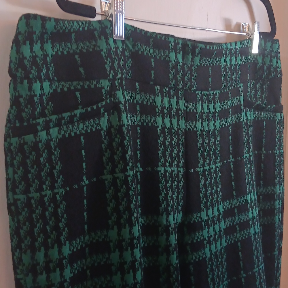 New York & Company Green Plaid Pants - Picture 3 of 5